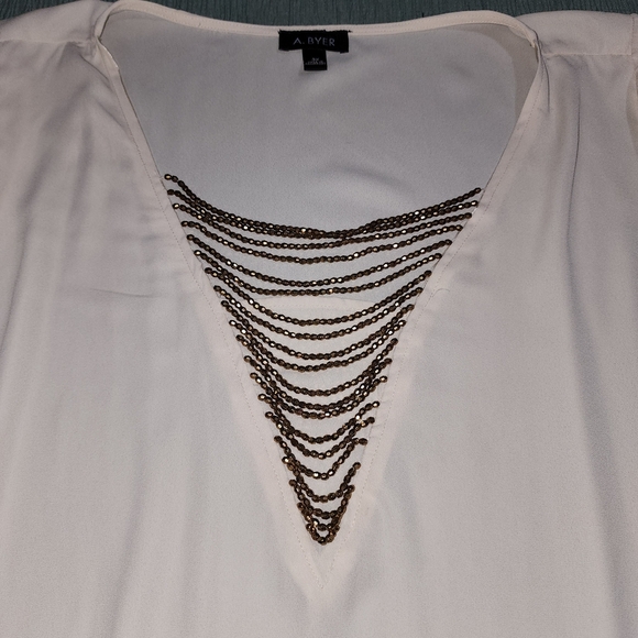 A. Byer Cream Blouse with Gold Chain Accent - Picture 6 of 8